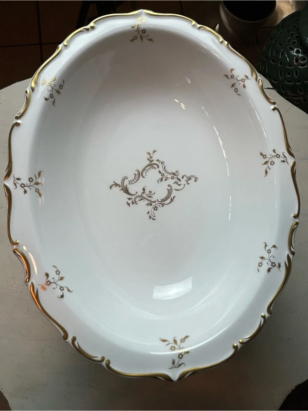 ROYAL DOULTON MONTEIGNE 4954 Bone China Oval Vegetable Bowl Serving White Gold